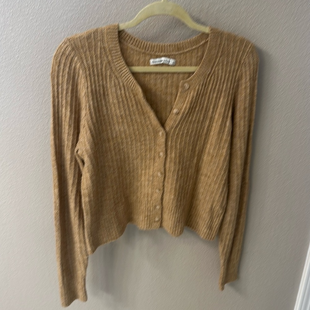 Cropped knitted cardigan